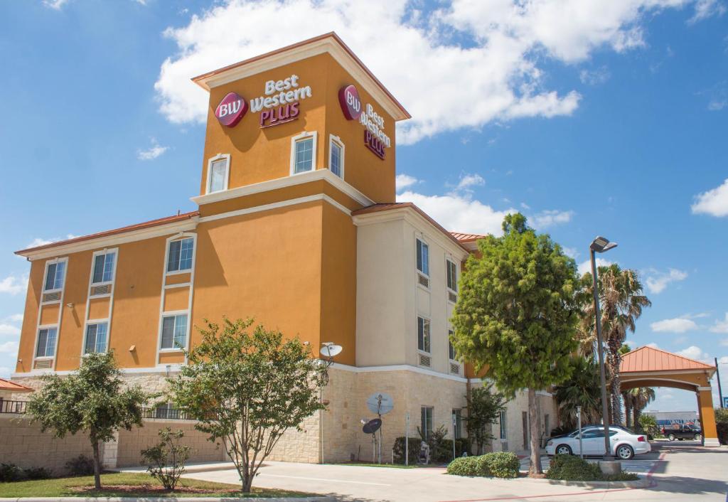 Best Western Plus San Antonio East Inn & Suites Main image 1